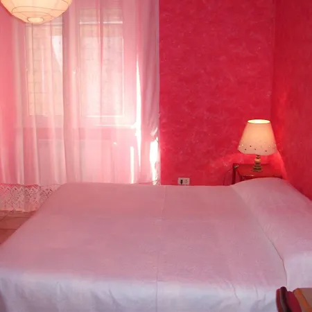 Bed & Breakfast Max House 2*