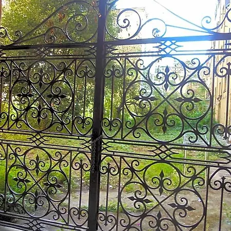 Max House Bed & Breakfast 2*