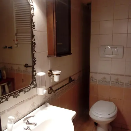 Max House Bed and Breakfast 2*